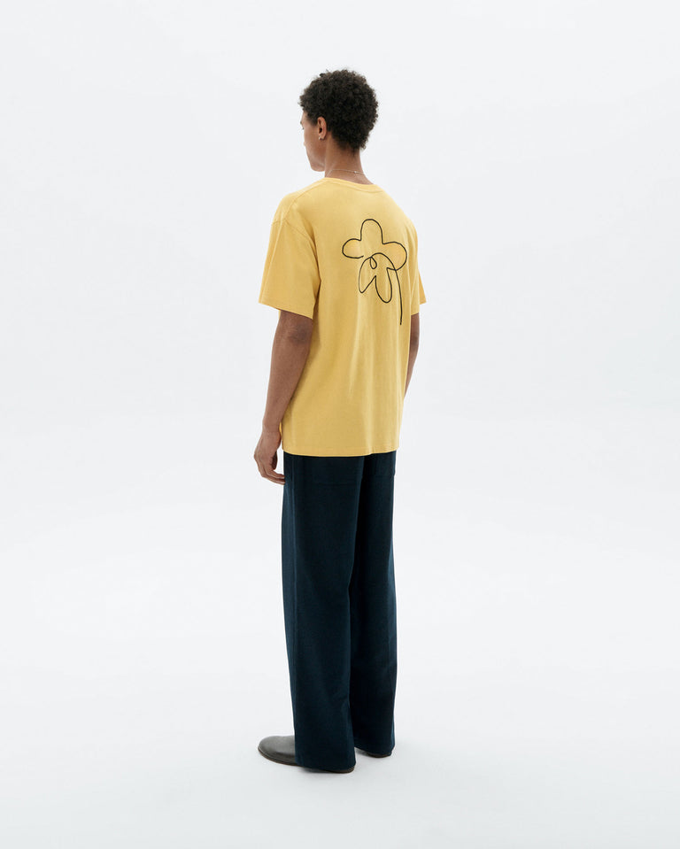 Camiseta Aaron flower bordada a mano - amarilla