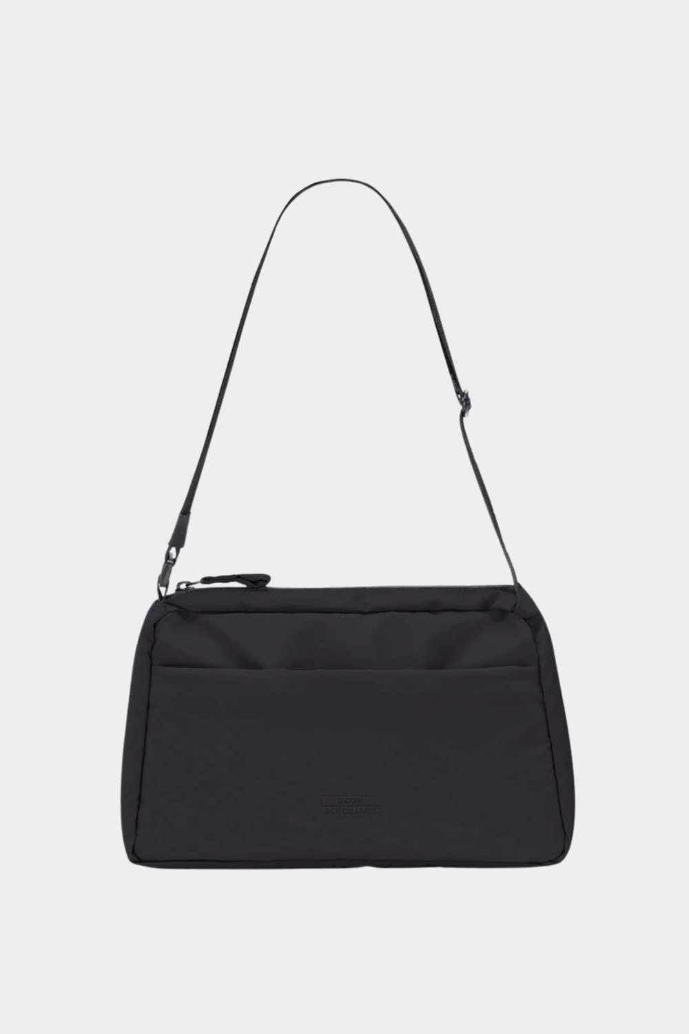 Bolso Ucon Acrobatics Emi Puffy negro acolchado, con correa ajustable y diseño compacto de 3 litros para uso diario