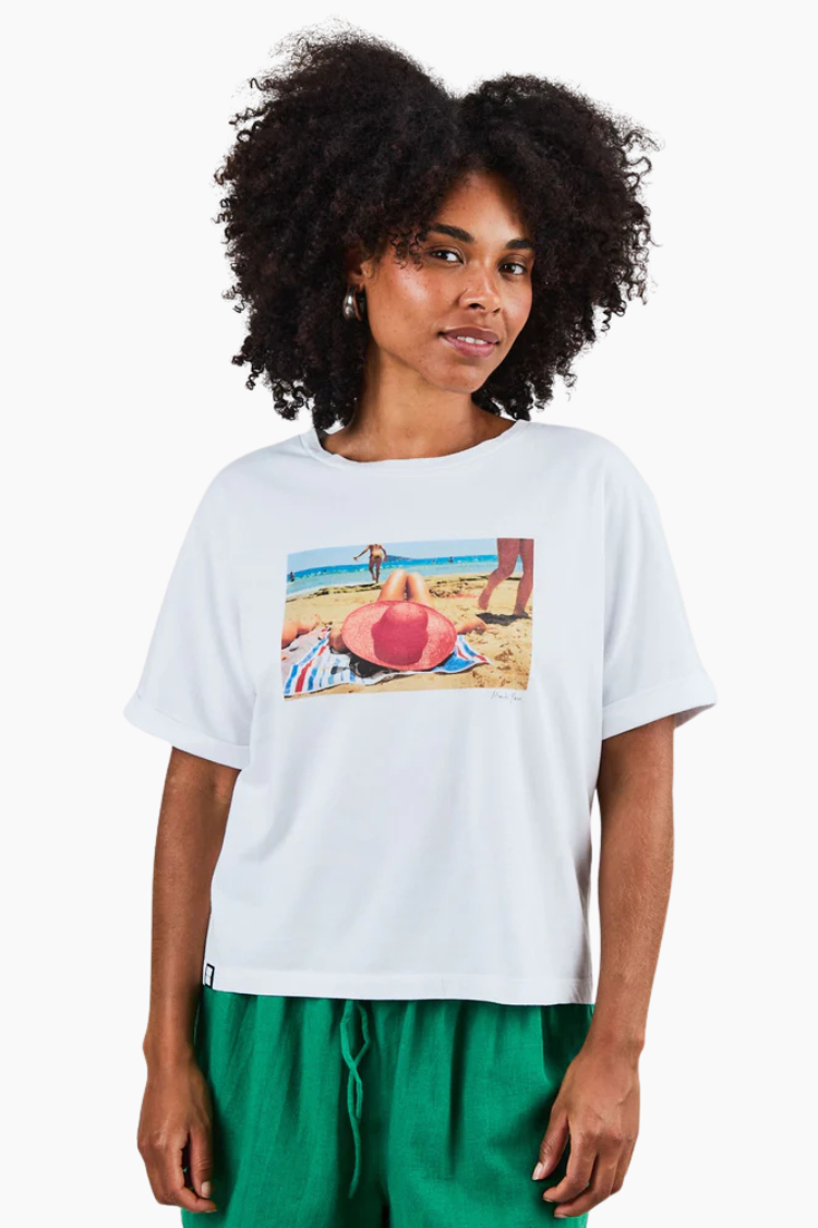Camiseta blanca oversize Brava Fabrics con gráfico de Martin Parr Magnum en algodón orgánico