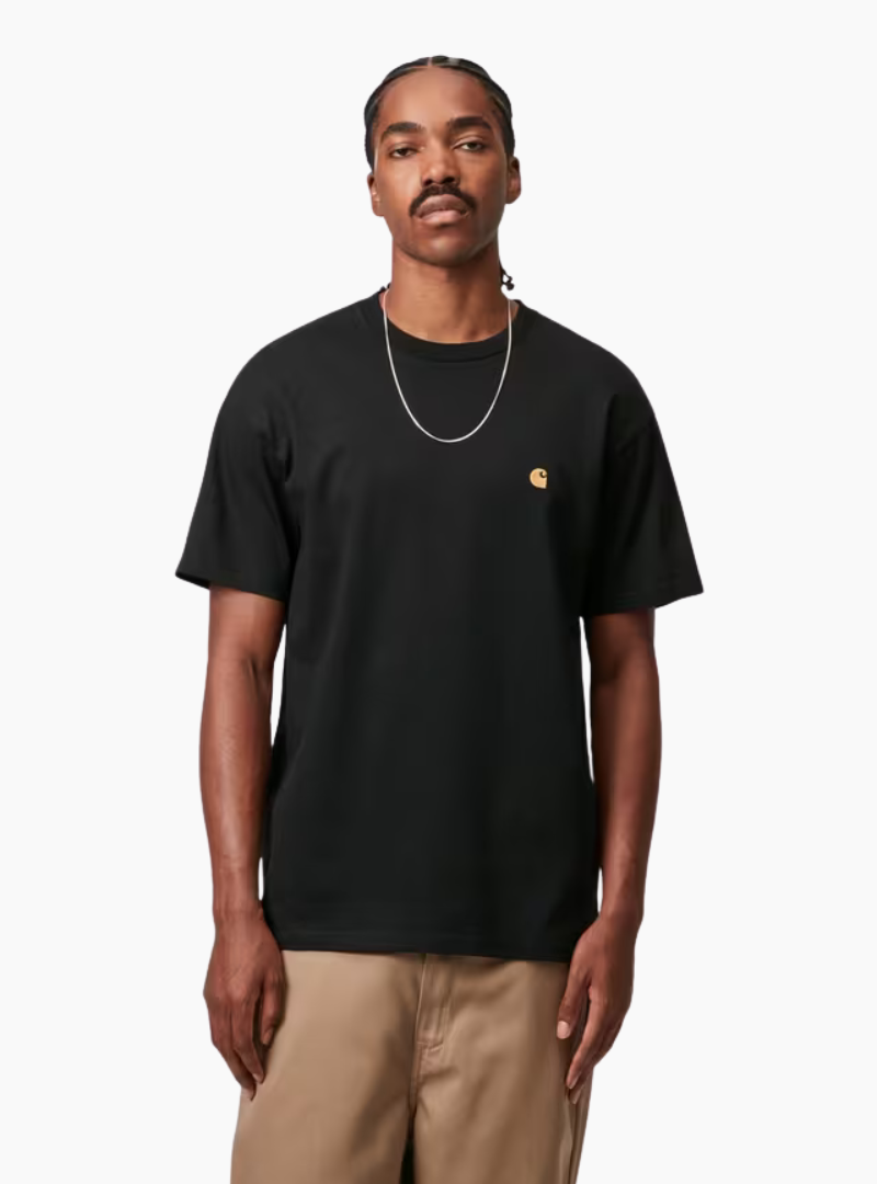 Camiseta Carhartt WIP S/S Chase Black negra con logo dorado