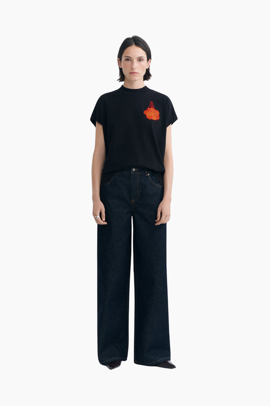 Vista de la camiseta Mandarinas Volta de Thinking Mu con fit relaxed y diseño de algodón orgánico negro