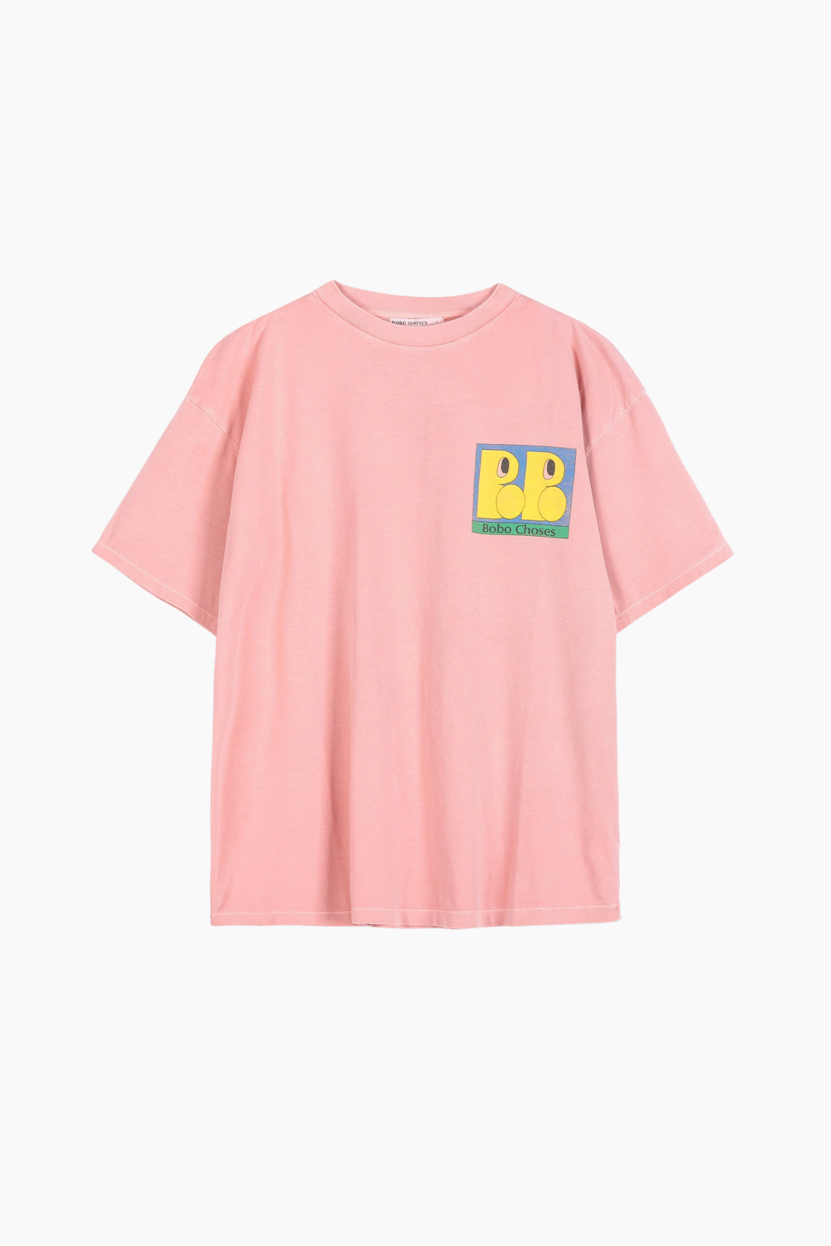 Detalle del gráfico frontal de la camiseta All About Monsters de Bobo Choses en rosa claro y algodón orgánico