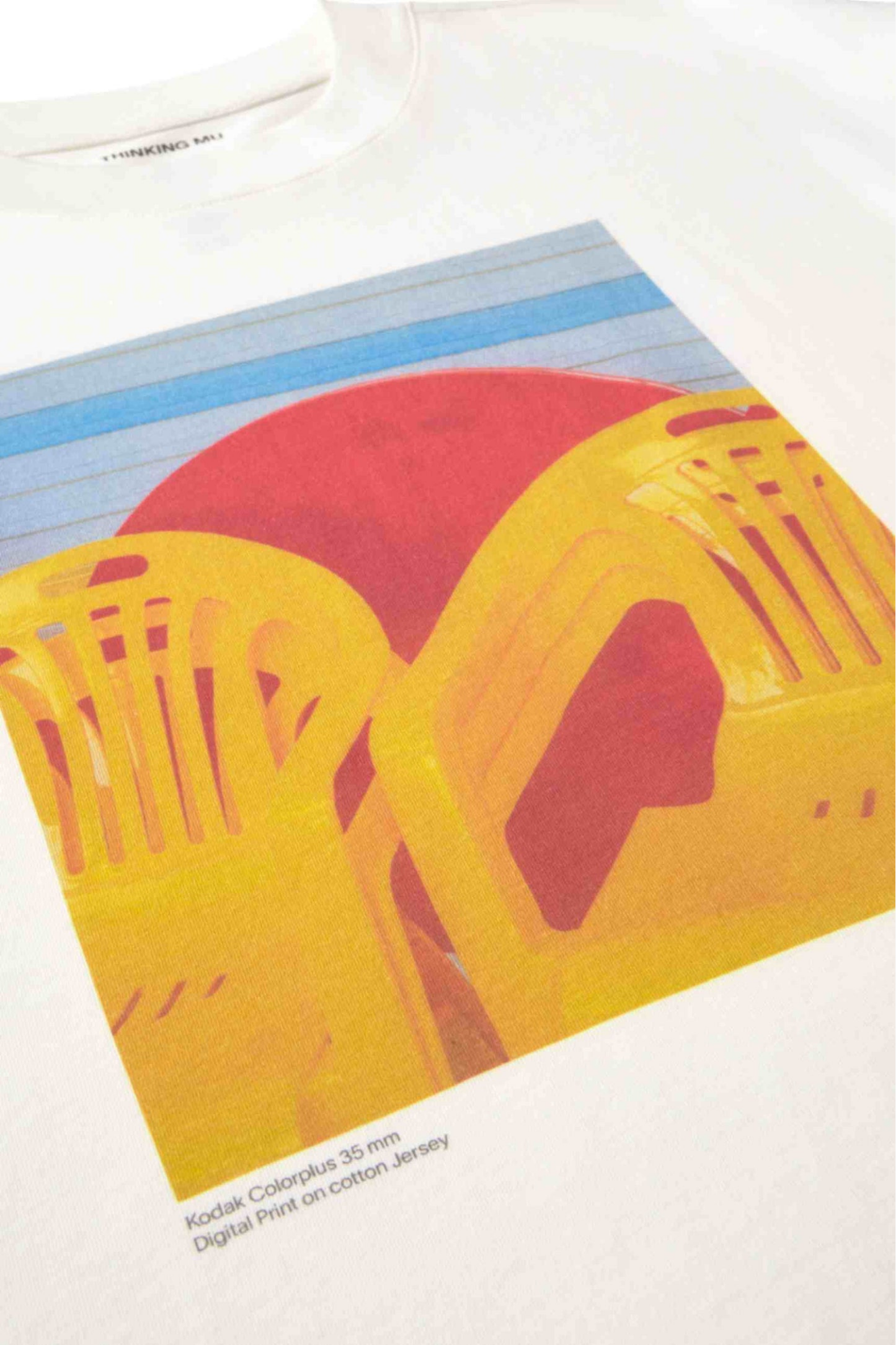 Detalle de la fotografía impresa digitalmente en la camiseta Yosigo Lena de Thinking Mu