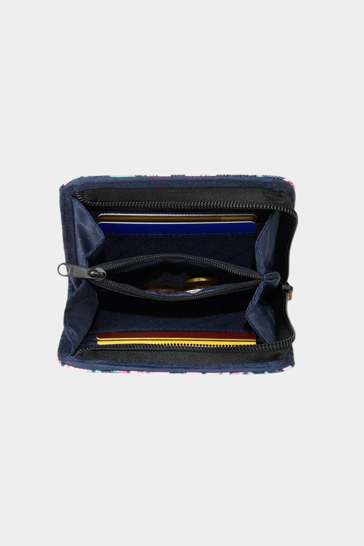 Interior de la cartera Cabaia Small Cagliari con seis ranuras para tarjetas y bolsillo con cremallera para monedas