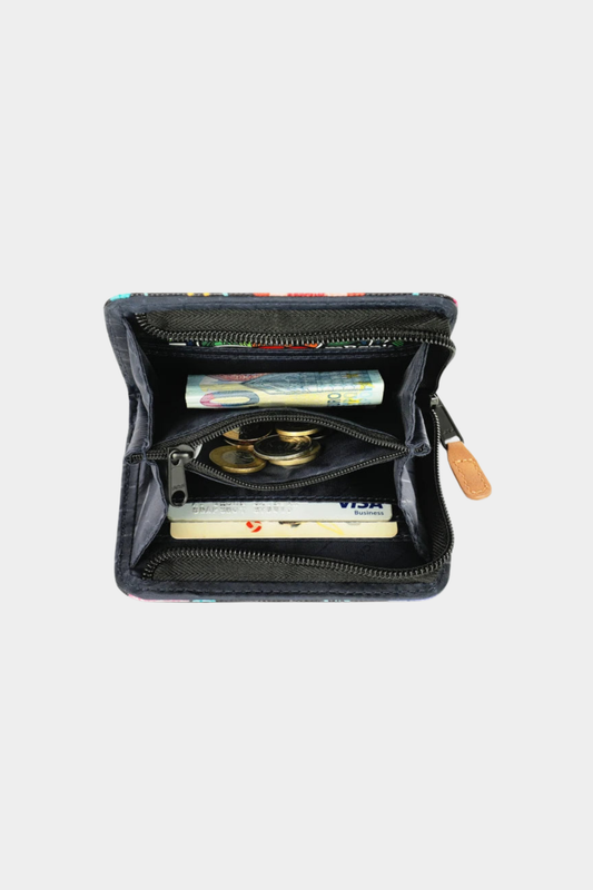 Interior de la cartera Cabaia Small Genoa con seis ranuras para tarjetas y bolsillo con cremallera para monedas