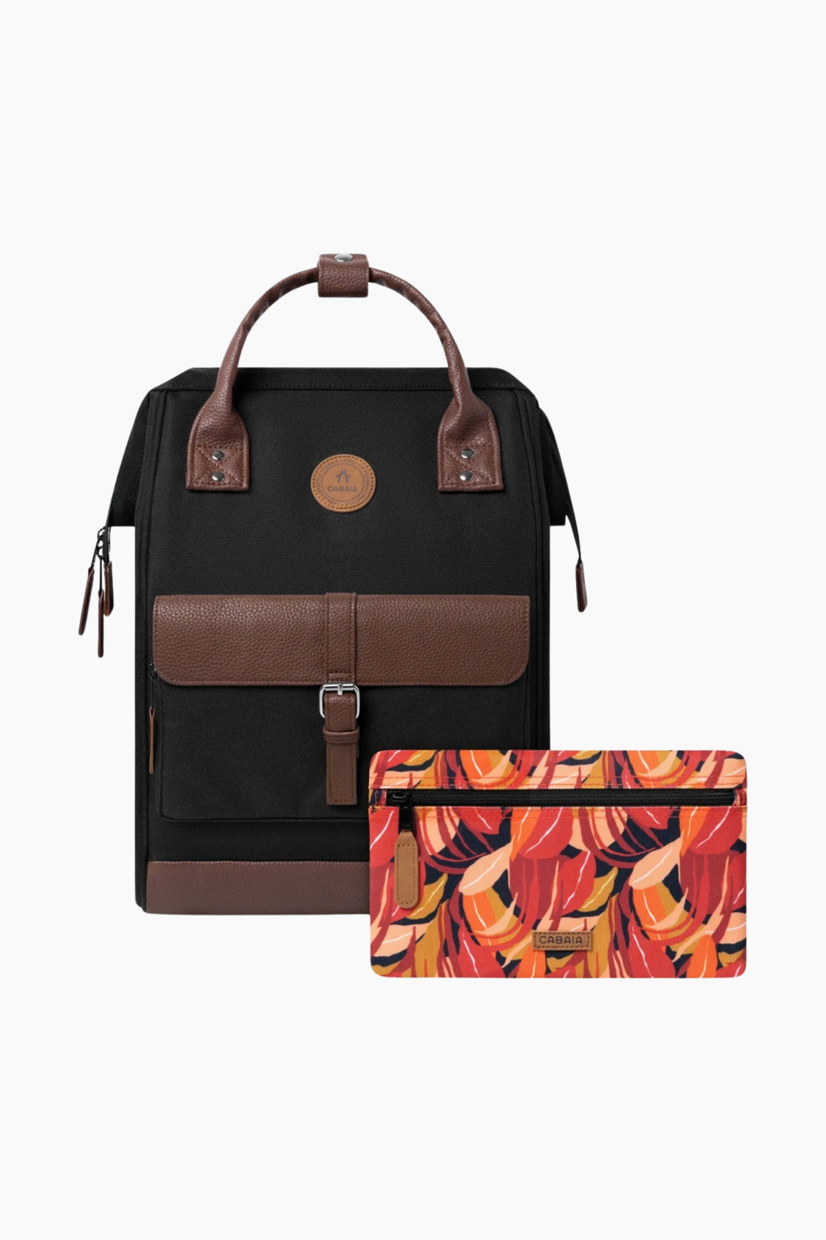 Mochila Cabaïa Adventurer Medium Managua negra de 18 L con detalles marrones y dos bolsillos frontales intercambiables
