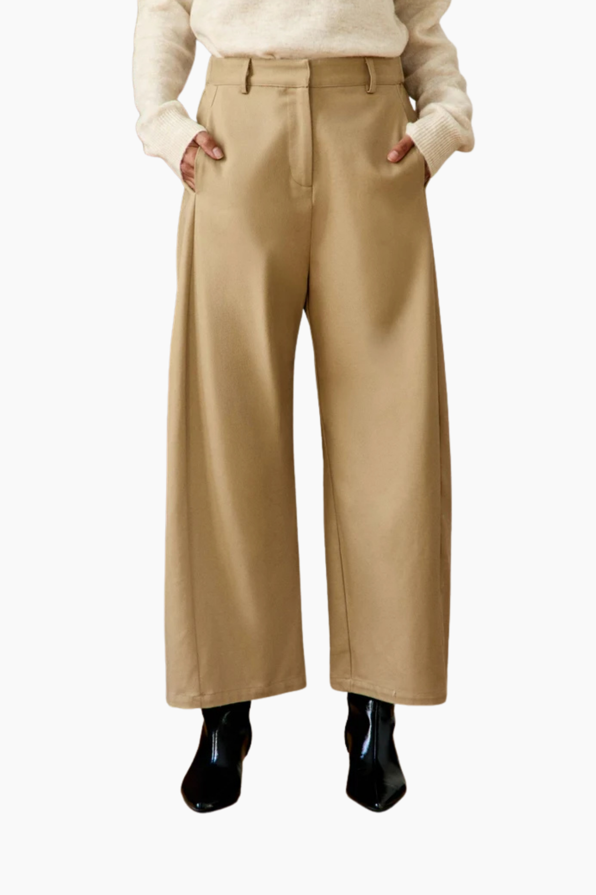 Pantalón barrel Parrell beige de mujer con pierna amplia, talle ligeramente bajo y cintura elástica trasera