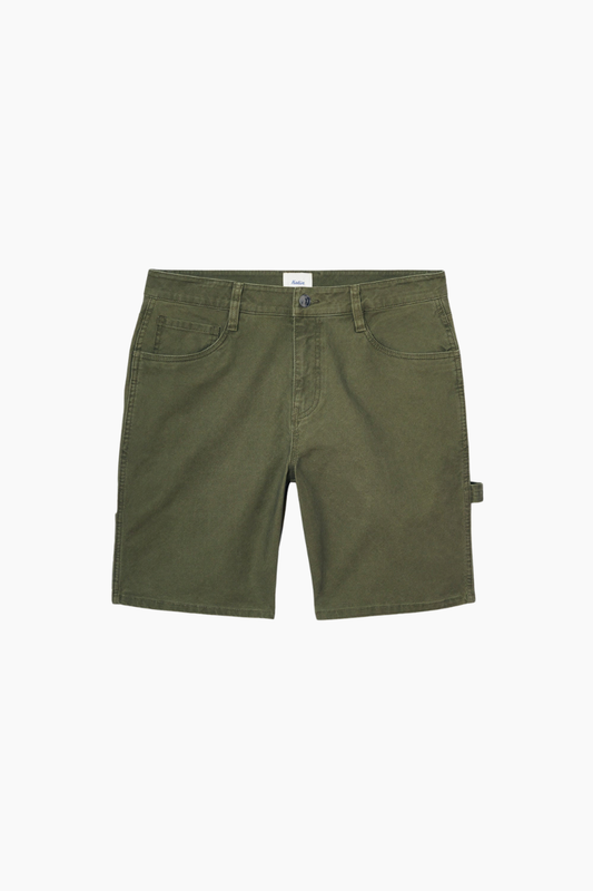 Pantalón corto Katin Stanley color olive night en canvas elástico con fit relajado