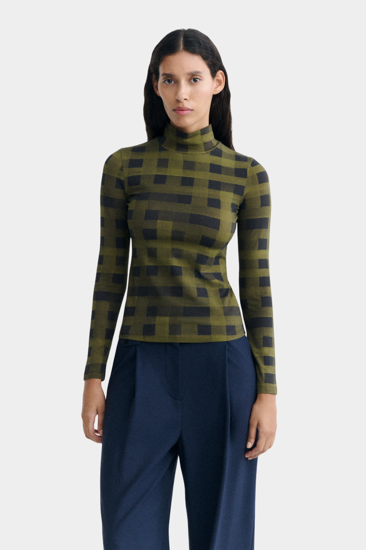 Top Ellen de Thinking Mu para mujer en verde con estampado de cuadros, cuello alto y silueta ajustada