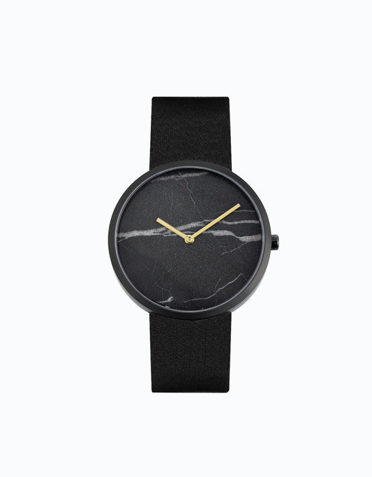 Reloj Midnight City de Maven con esfera de mármol negro genuino, caja de acero inoxidable y correa de cuero negro.
