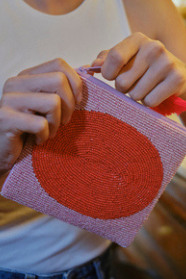 Clutch Mediano Cuentas de Vidrio - rosa / rojo