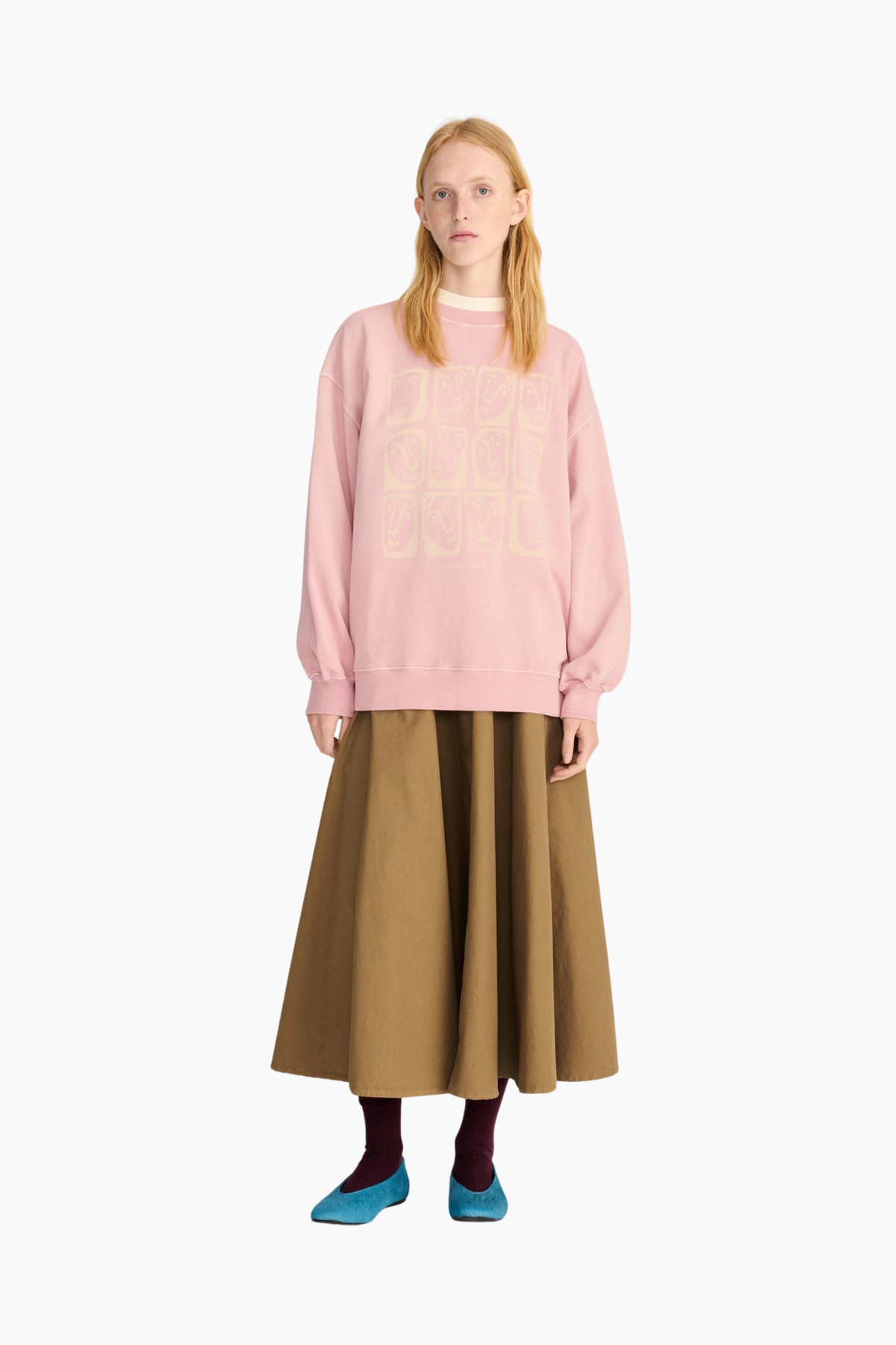 Sudadera Bobo Choses Monster Moodboard rosa claro vista de frente, con manga larga y silueta oversize relajada