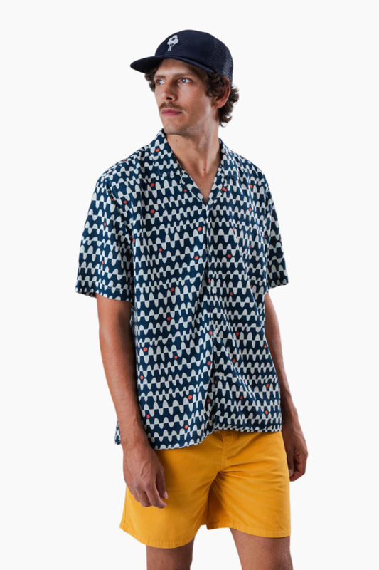 camisa aloha brava navy hombre estampada manga corta fit relajado