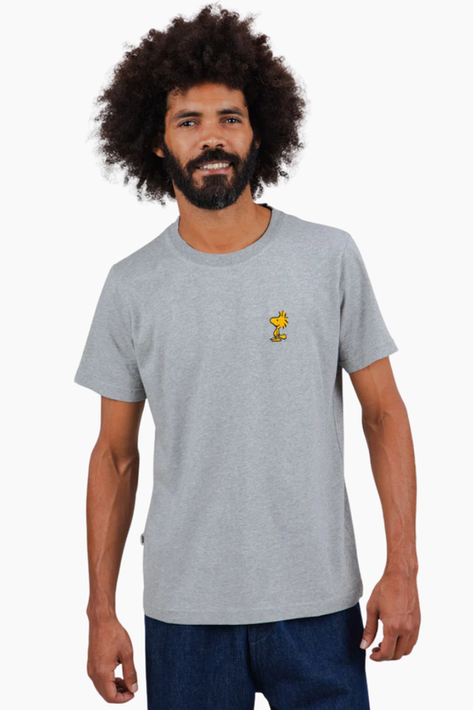 Camiseta gris Brava x Peanuts con Woodstock bordado en algodón orgánico