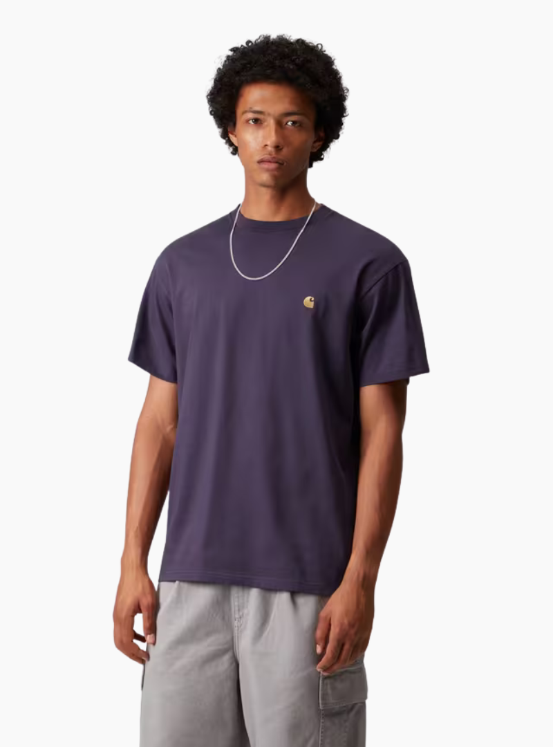 Camiseta Carhartt WIP Chase Loker Gold 100% algodón 235 g/m² con logo bordado en el pecho