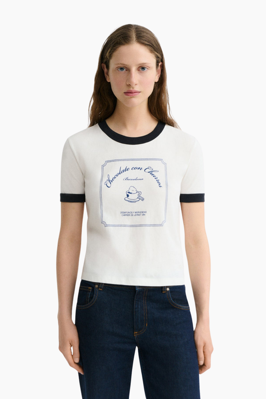 Camiseta Churros Zowie R de Thinking Mu en algodón orgánico con estampado frontal de inspiración vintage y rib a contraste