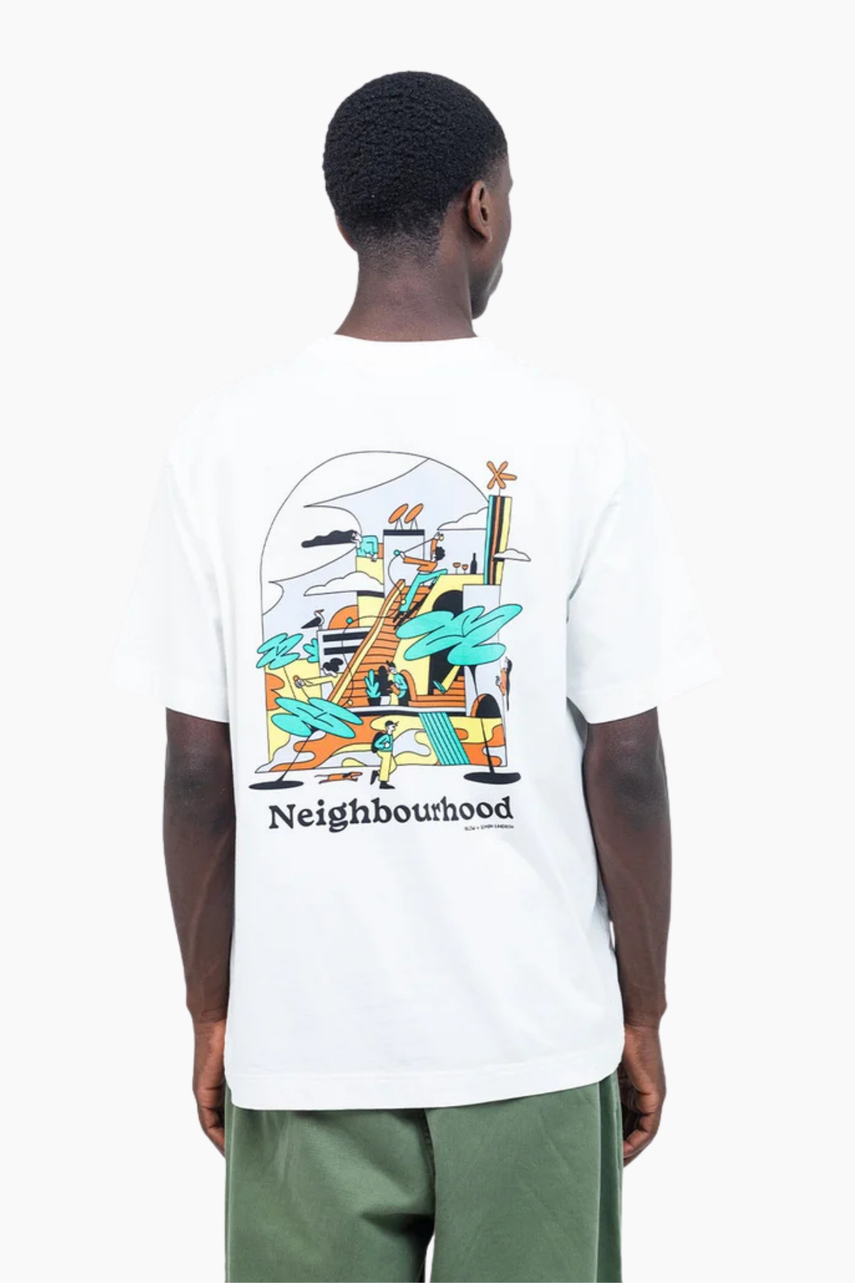 Camiseta Neighbourhood de OLOW para hombre vista de espalda con ilustración de Simon Landrein y corte loose fit