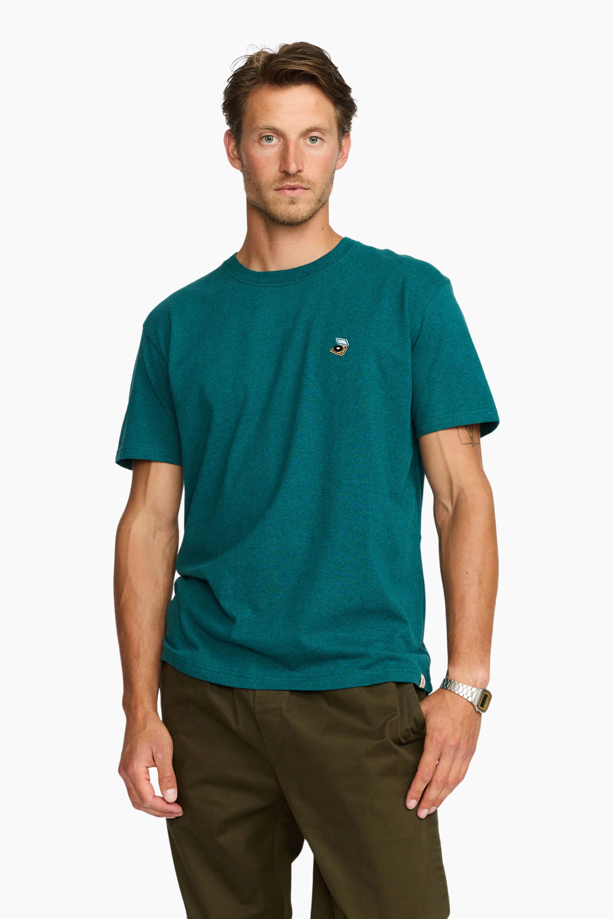 Camiseta Revolution 1449 PLA Petrol para hombre en algodón orgánico de acabado jaspeado con tocadiscos en el pecho