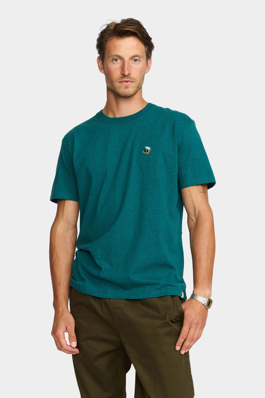 Camiseta Revolution 1449 PLA Petrol para hombre en algodón orgánico de acabado jaspeado con tocadiscos en el pecho