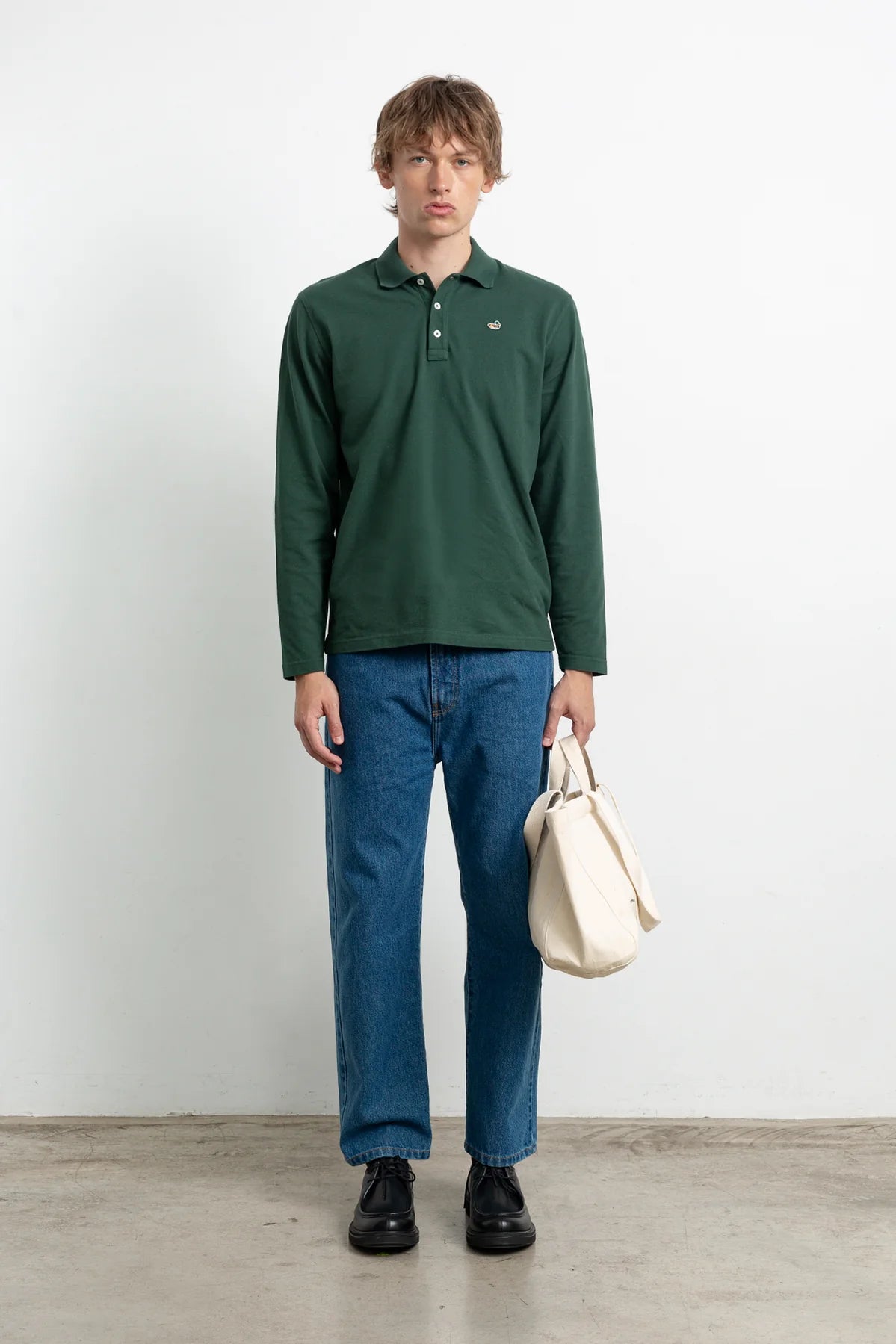 Look de hombre con Duck Polo verde Edmmond Studios de manga larga, fit regular y pato bordado en el pecho