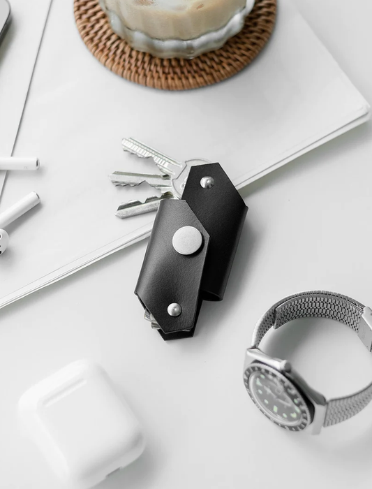 Llavero Keyfolder Black de Lemur en piel negra minimalista