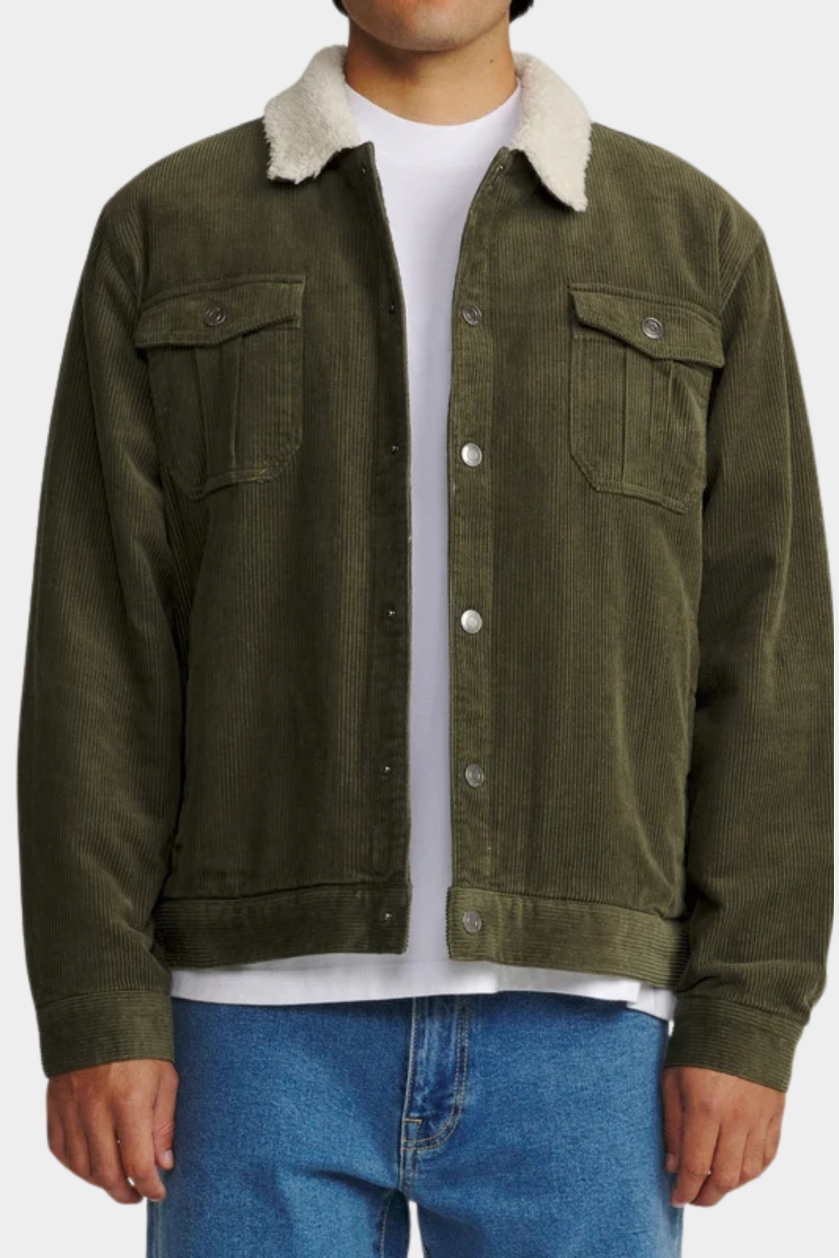 Chaqueta de pana Harris Katin USA Dark Olive puesta en hombre con forro sherpa y corte trucker clásico