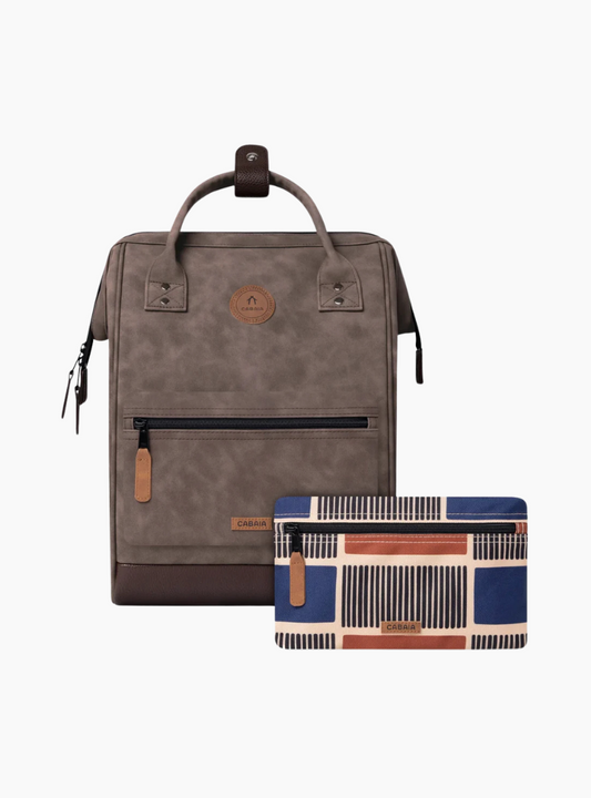Mochila Cabaïa Adventurer Medium Papeete marrón de 18 L con bolsillo frontal intercambiable y detalles en cuero
