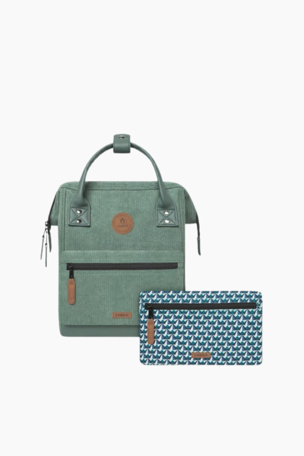 Mochila Cabaïa Adventurer Small Niagara verde con bolsillo frontal liso y segundo bolsillo geométrico intercambiable