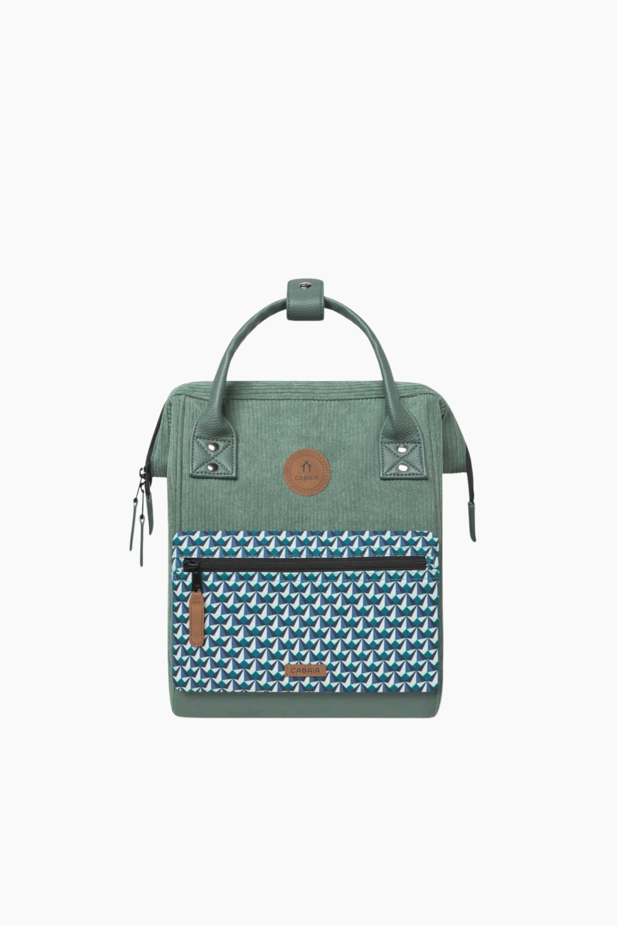 Detalle de la mochila Cabaïa Niagara verde con bolsillo frontal intercambiable de estampado geométrico