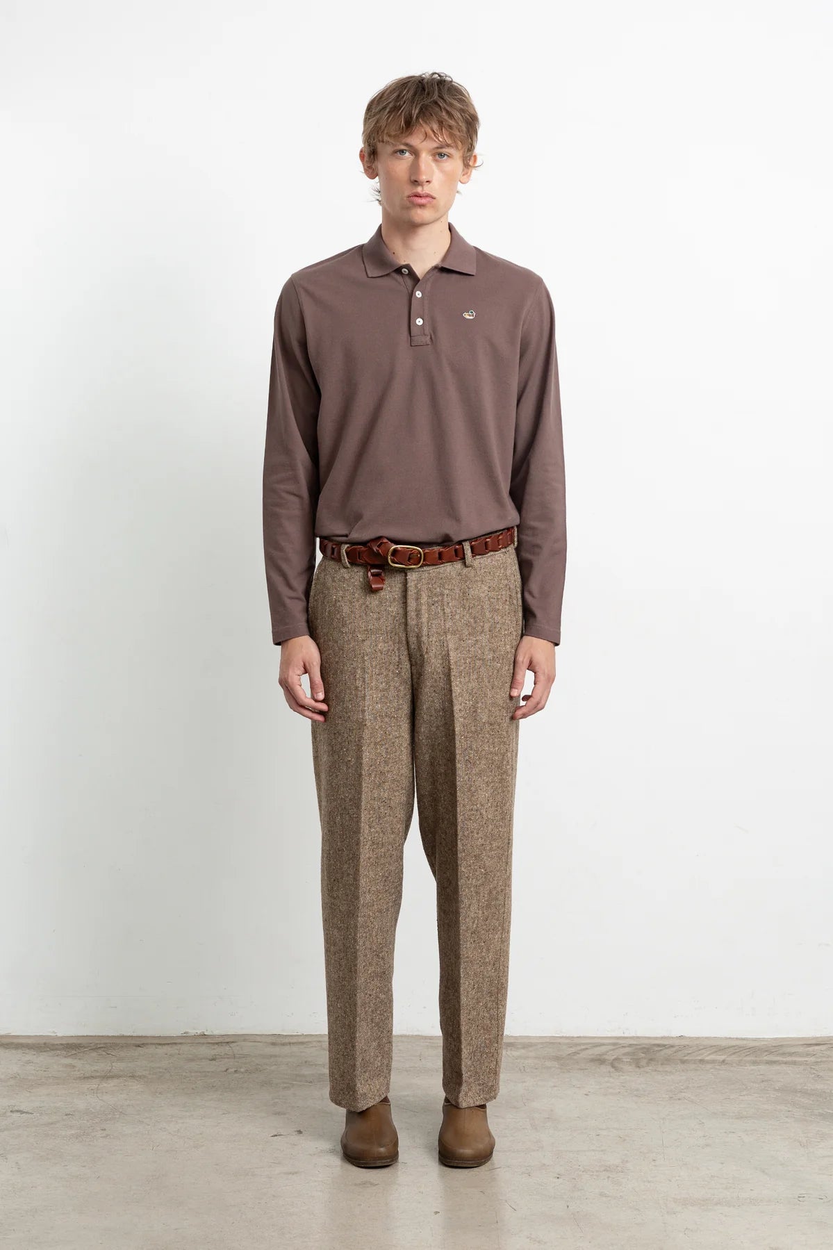 Polo de manga larga Edmmond Studios para hombre en algodón orgánico color chocolate y fit regular