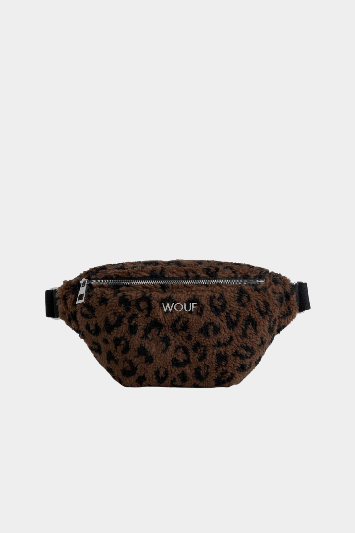 Riñonera Romy de Wouf en tejido teddy marrón con estampado leopardo, cremallera frontal y correa ajustable