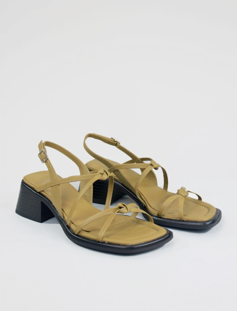 Sandalia Inés Green Olive de Vagabond para mujer en piel con tacón cómodo y tiras ajustables color verde oliva.