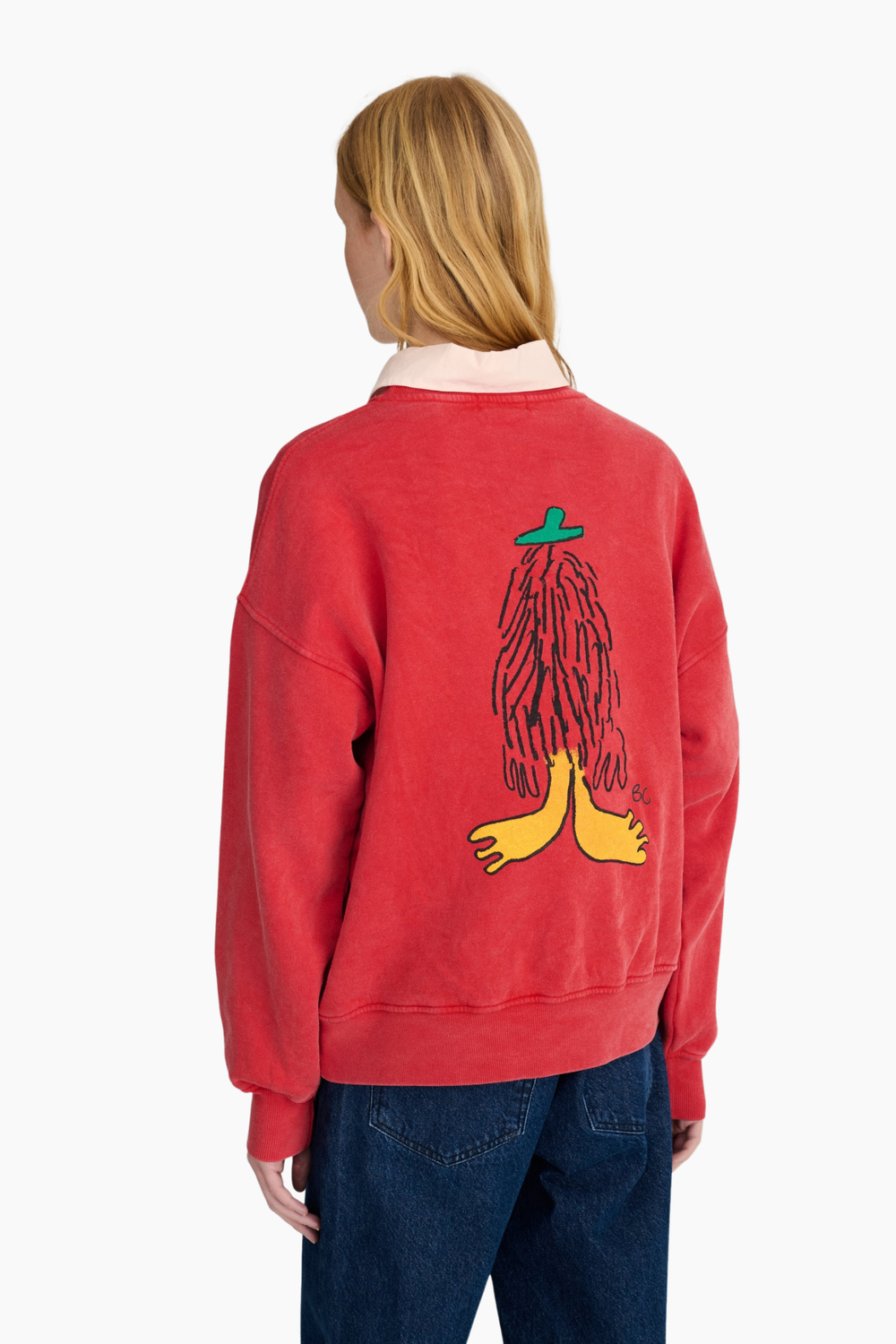 Espalda de sudadera roja Bobo Choses Hidden Monster con original estampado gráfico multicolor