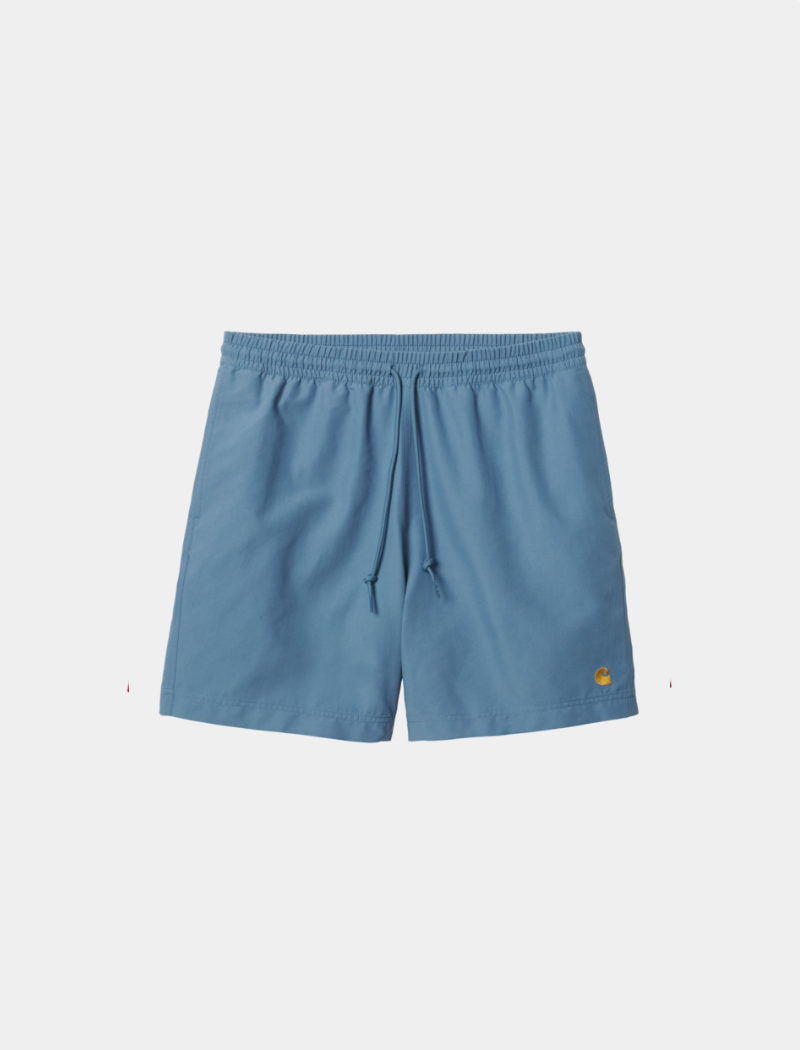 Bañador Carhartt WIP Chase Swim azul icy water con logo dorado